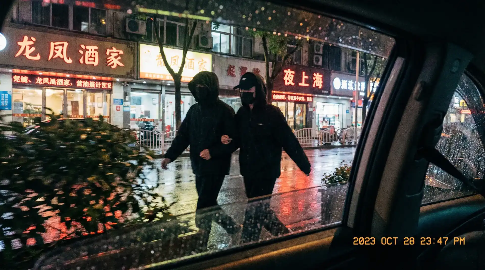 吃瓜爆料 - 今日吃瓜与热门爆料内容推荐 - 顶流明星深夜密会现场抓拍照片